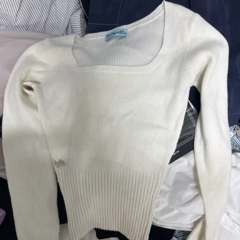 페일제이드 긴팔 니트 아이보리