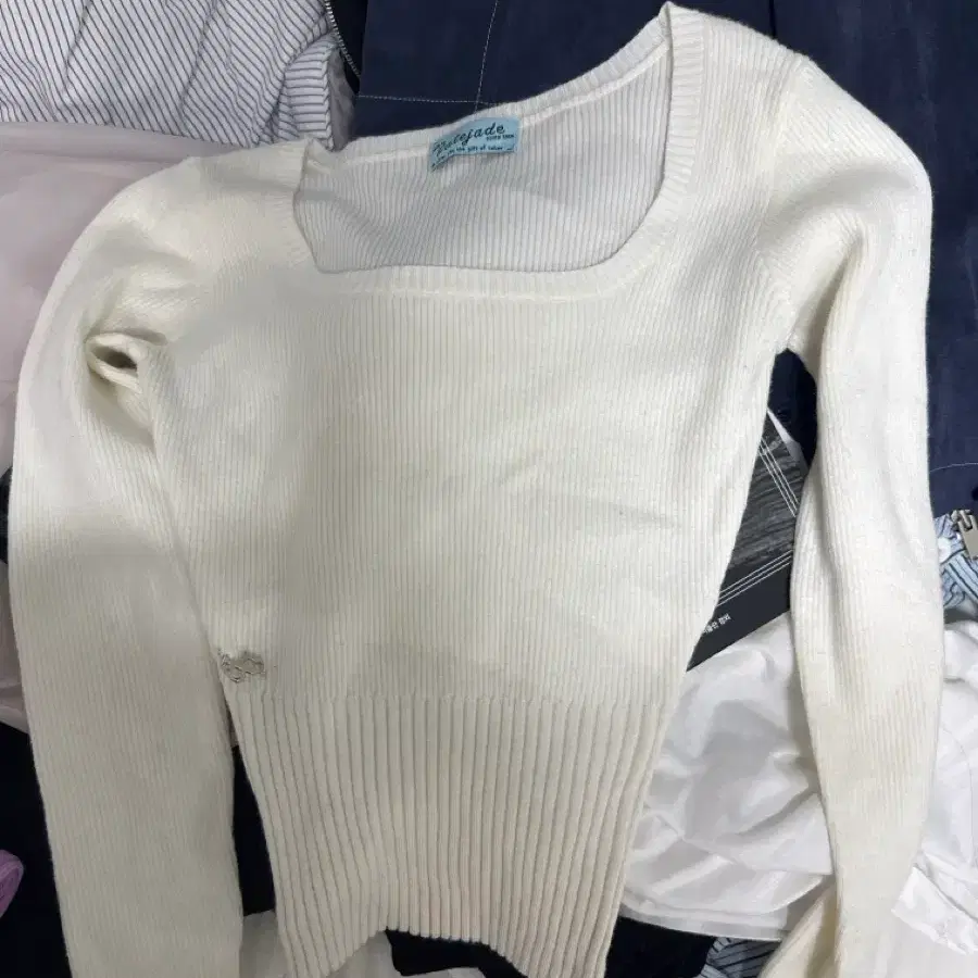 페일제이드 긴팔 니트 아이보리