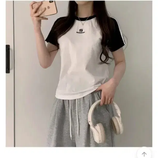 블랙 배색 반팔티