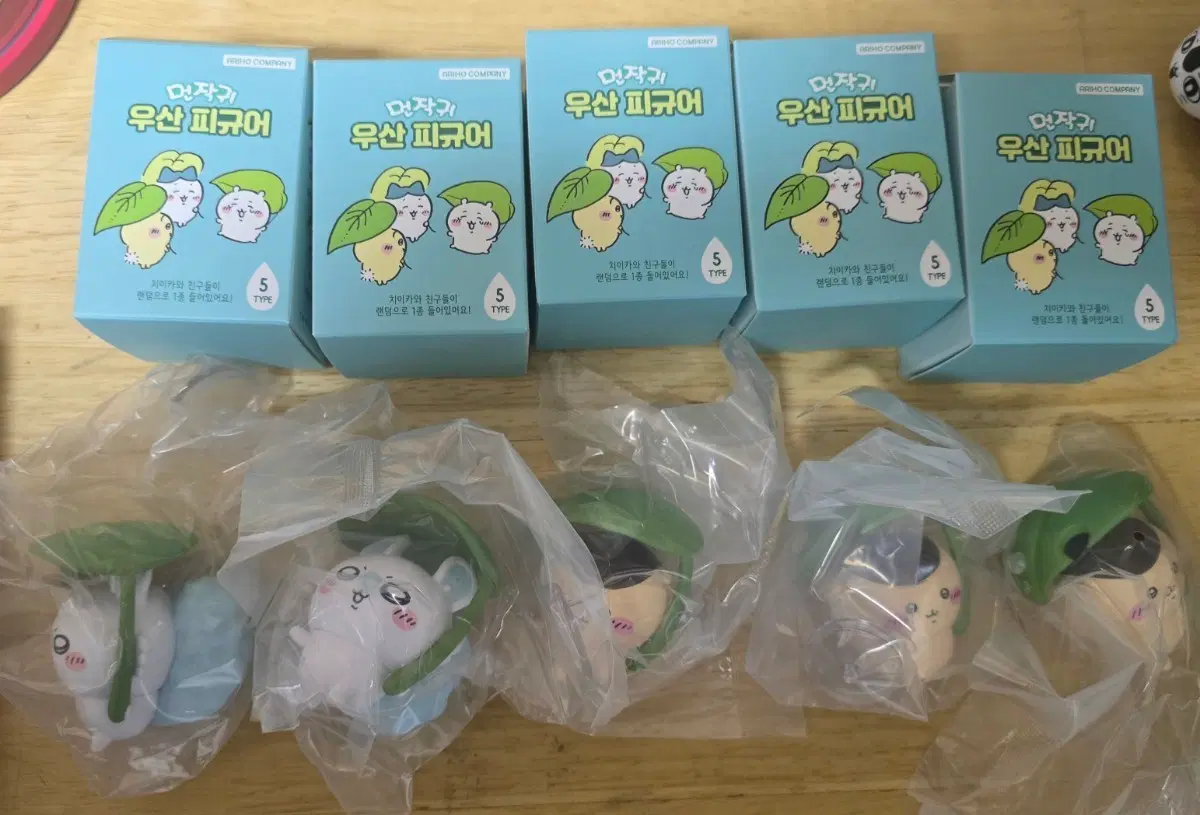 먼작귀(치이카와) 모몽가 쿠리만쥬 하치와레 우산피규어 세트