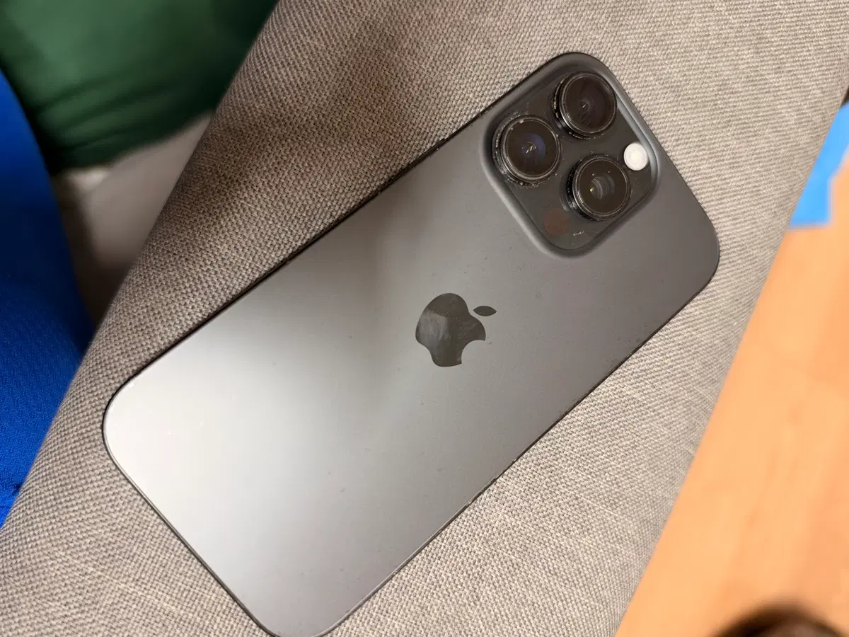 아이폰 16 프로 256GB 블랙 판매합니다 (기능 정상, 외관 사용감 있음)