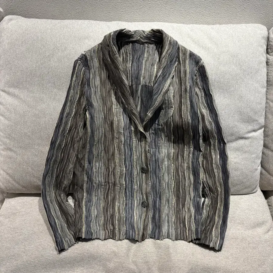 Issey Miyake 이세이미야케 믹스컬러 플리츠 가디건