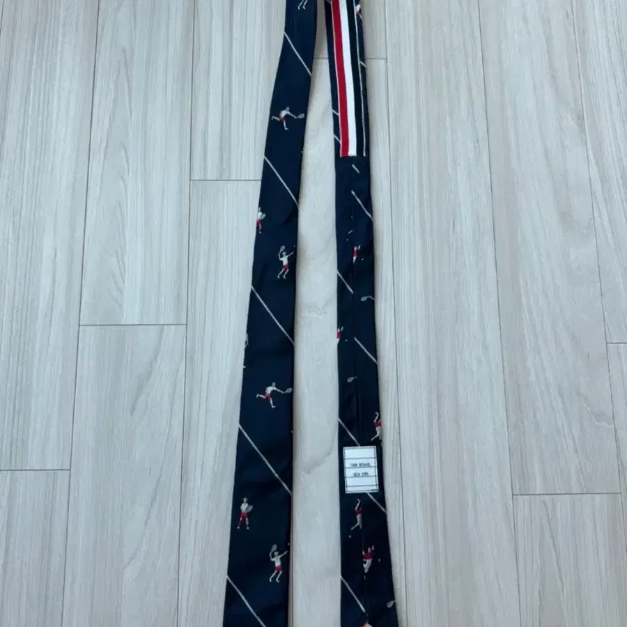 톰브라운 테니스 네이비 실크 넥타이