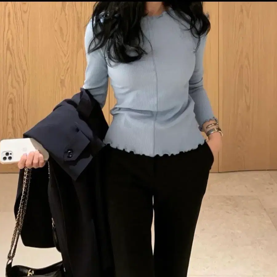 셀리앤리옹 셔링 긴팔 블랙