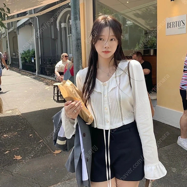 leeds 더위시 샵리즈 클래식 프릴 블라우스