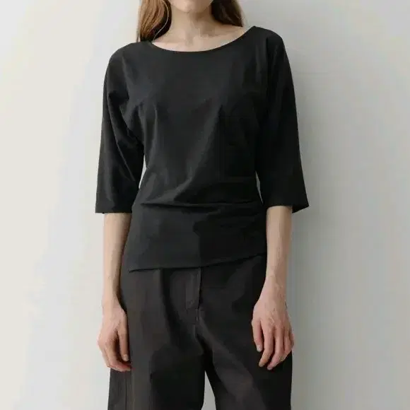 이아 틸트턱 티셔츠 차콜 EEAH Tilt tuck t-shirt charcoal