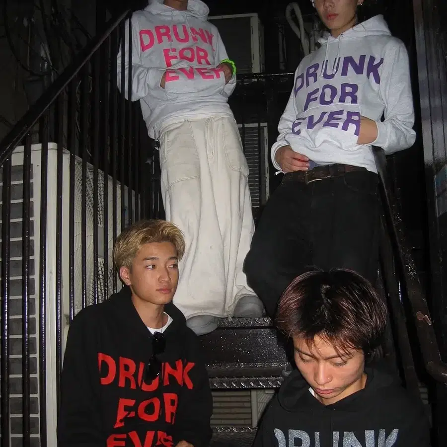 아임홀릭 drunk for every 레터링 후드티