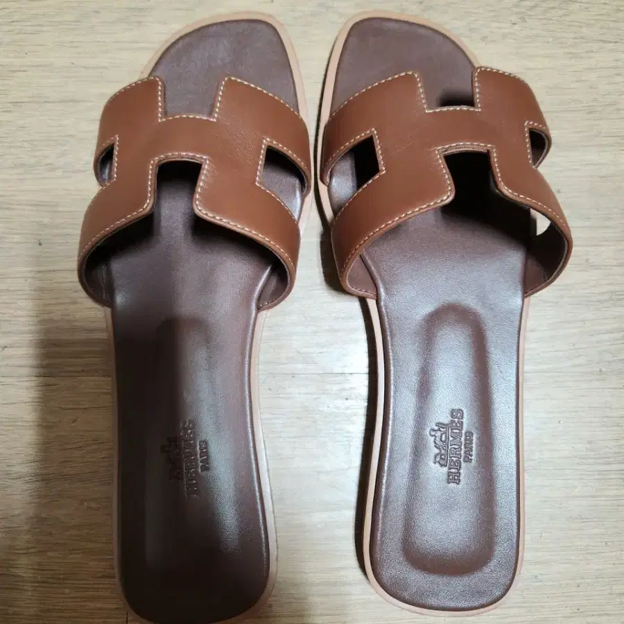 에르메스 오란 샌들 (39)