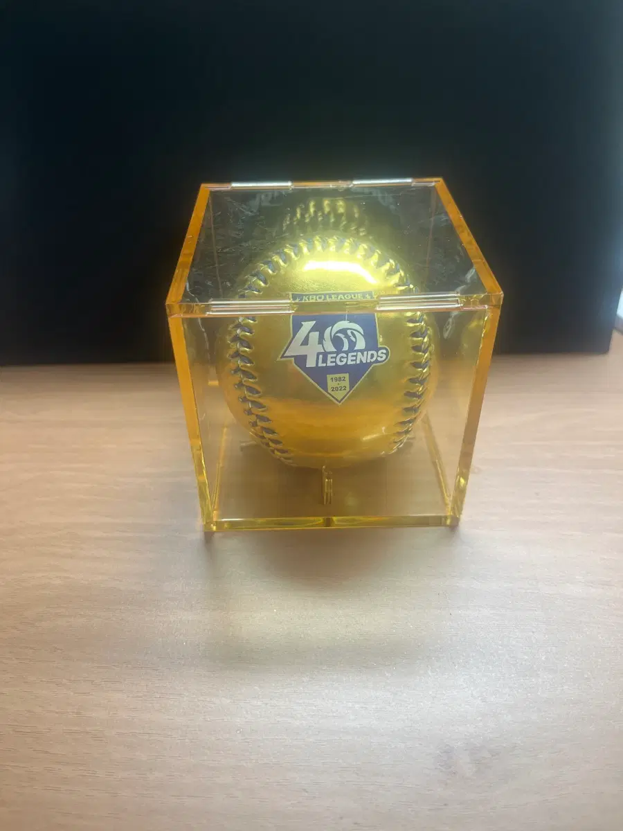 Kbo40주년 기념구 골드 + 박스