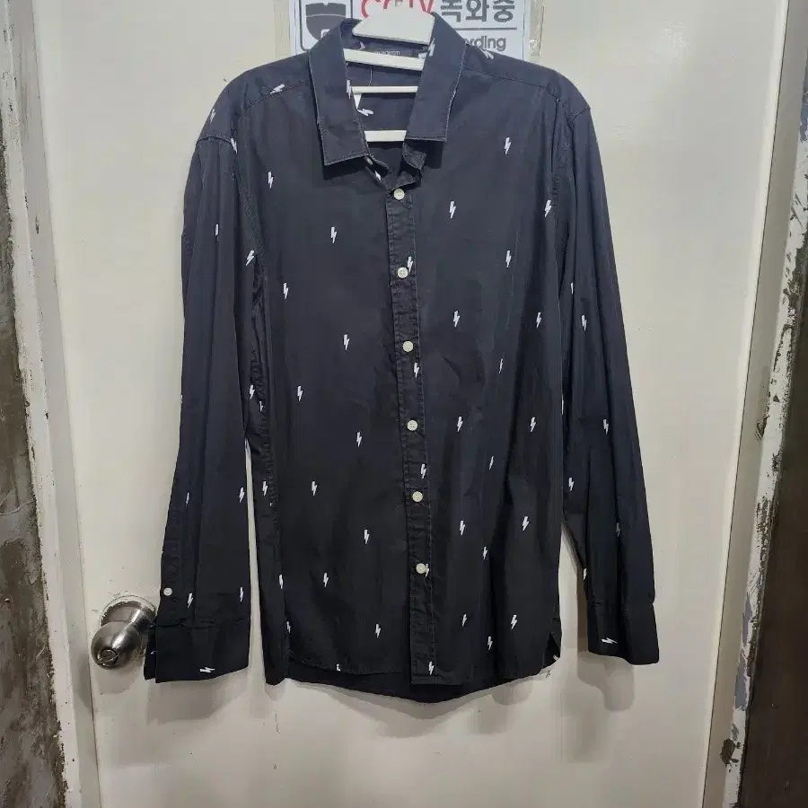블랙번즈 볼트 패턴 셔츠