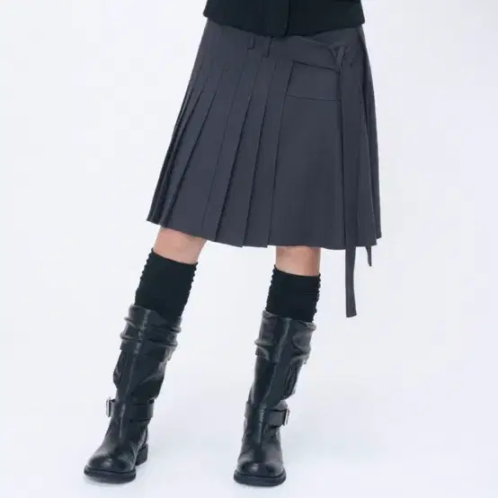 미세키서울 Diagonal belted midi skirt CHARCOAL