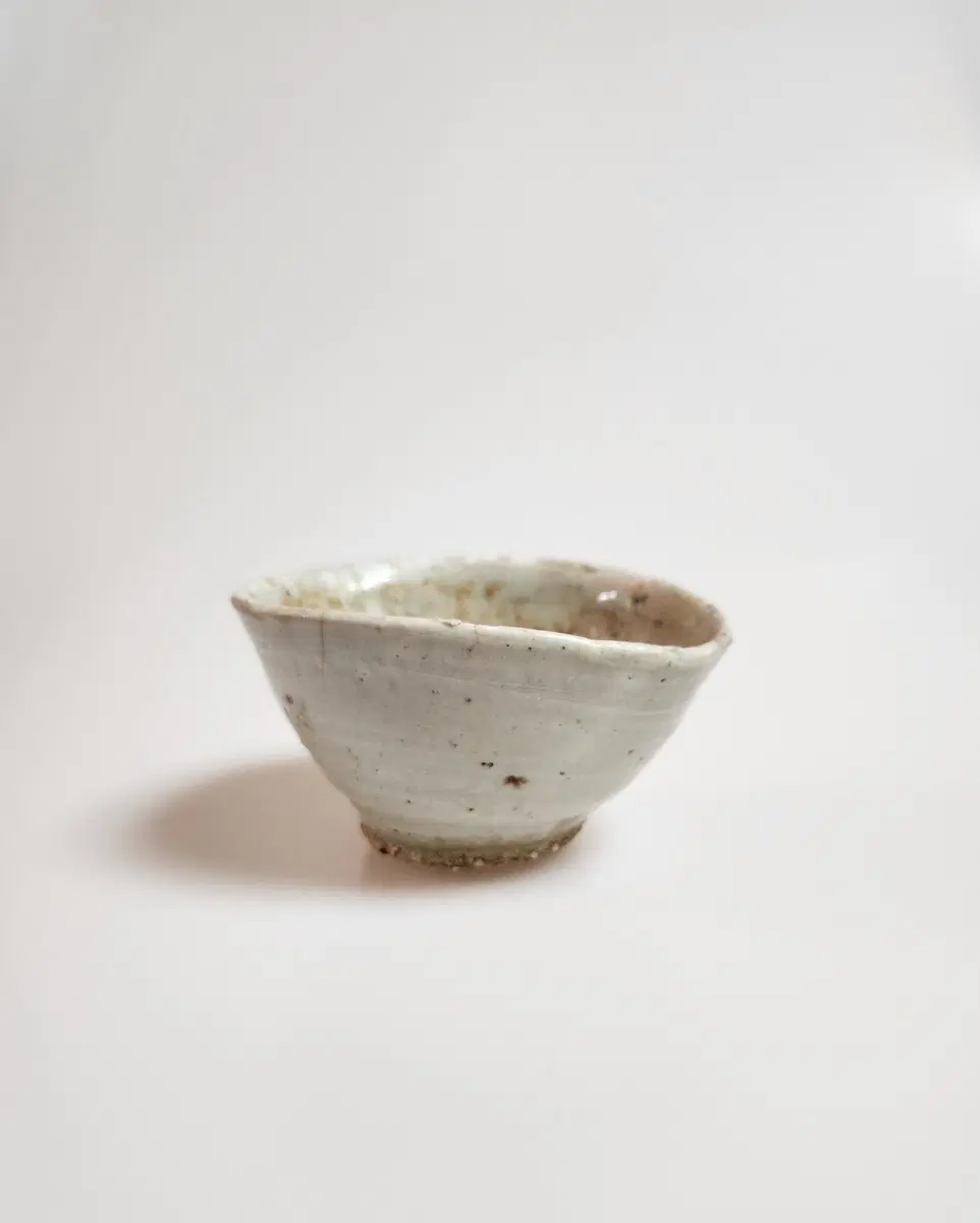 골동품 조선시대 중기백자 도편에서 분리한 찌글이잔