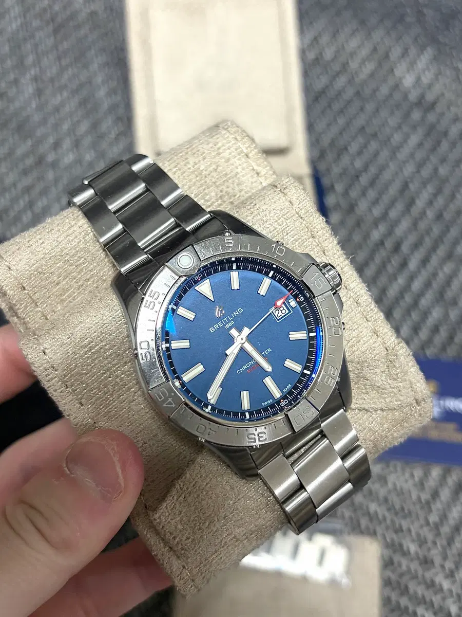 브라이틀링 어벤져 어벤저42mm 청판 팝니다.