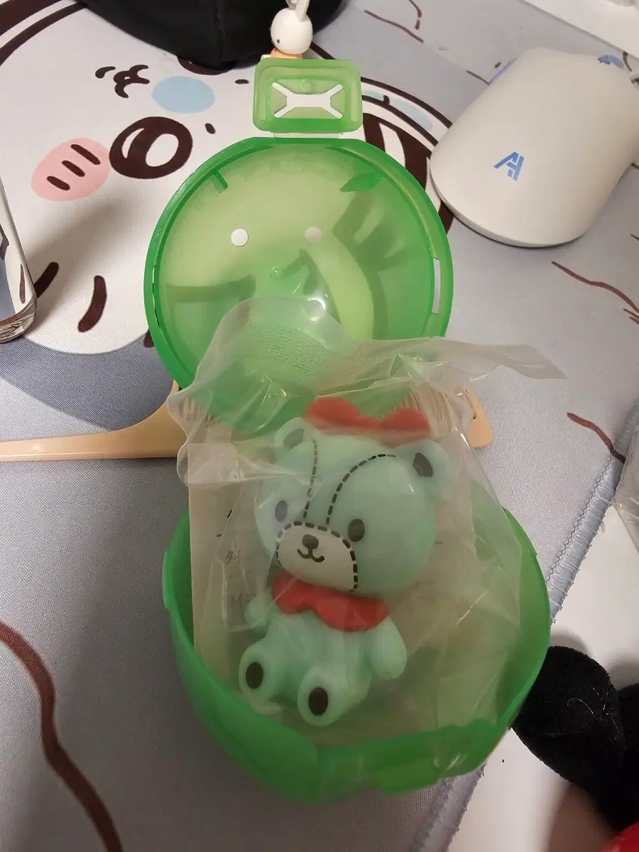 헬로키티 타이니참 가챠