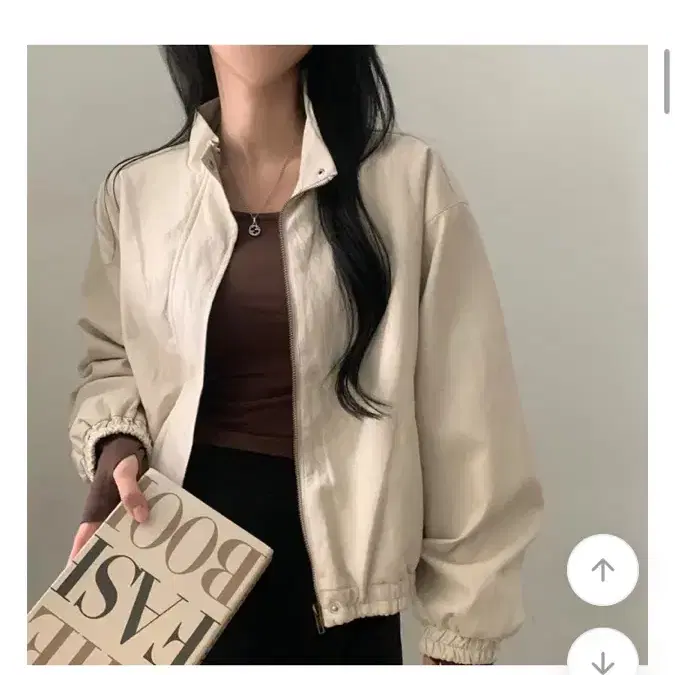 크림색 자켓 아이보리