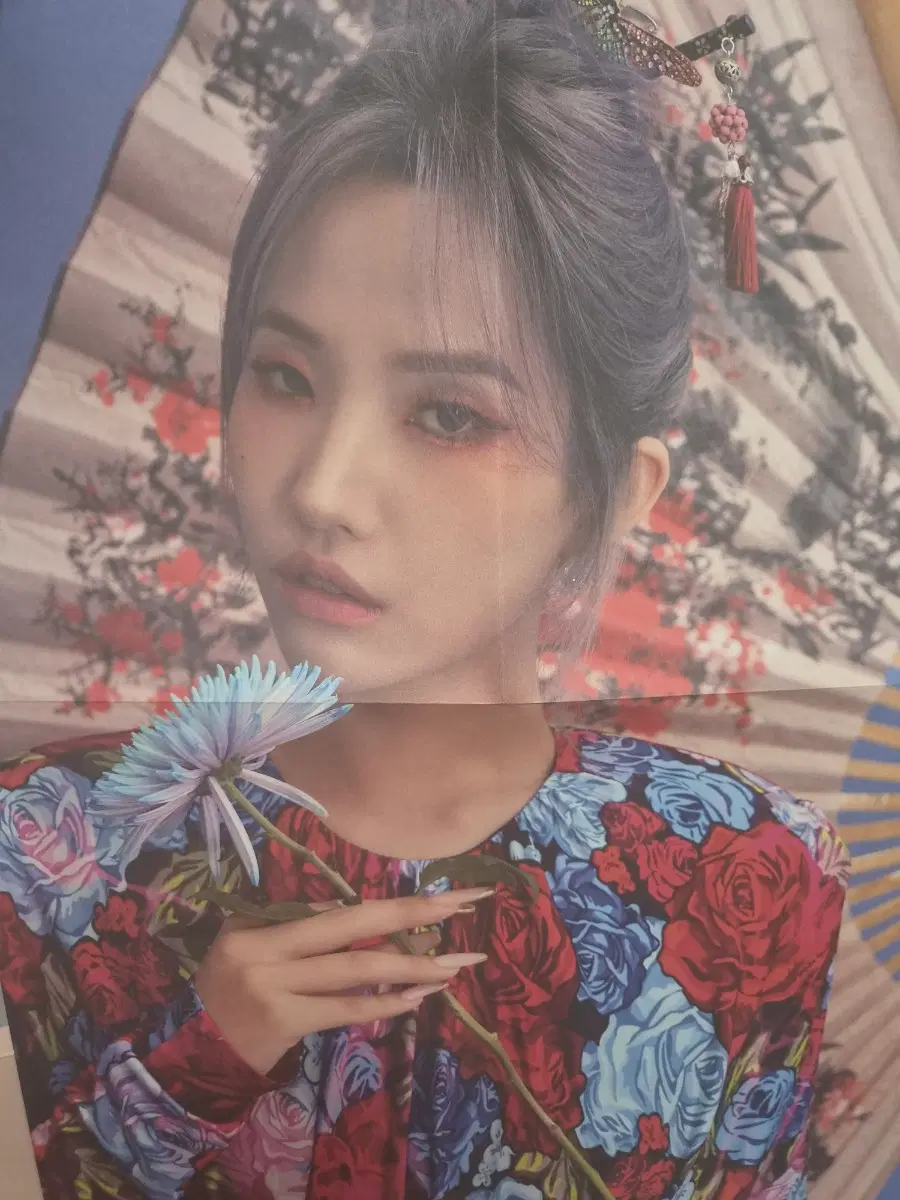 아이들 화 I burn 앨범 포스터 소연