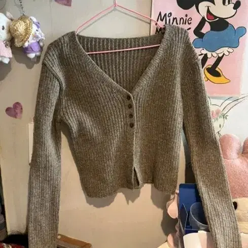 모카브이넥가디건 새거