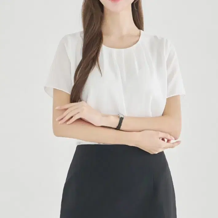 더웨이나인 셔링 블라우스 면접룩 면접 블라우스 반팔 일자소매 화이트