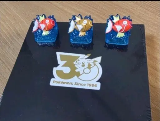 잉어킹 키캡, 30주년 4월뱃지