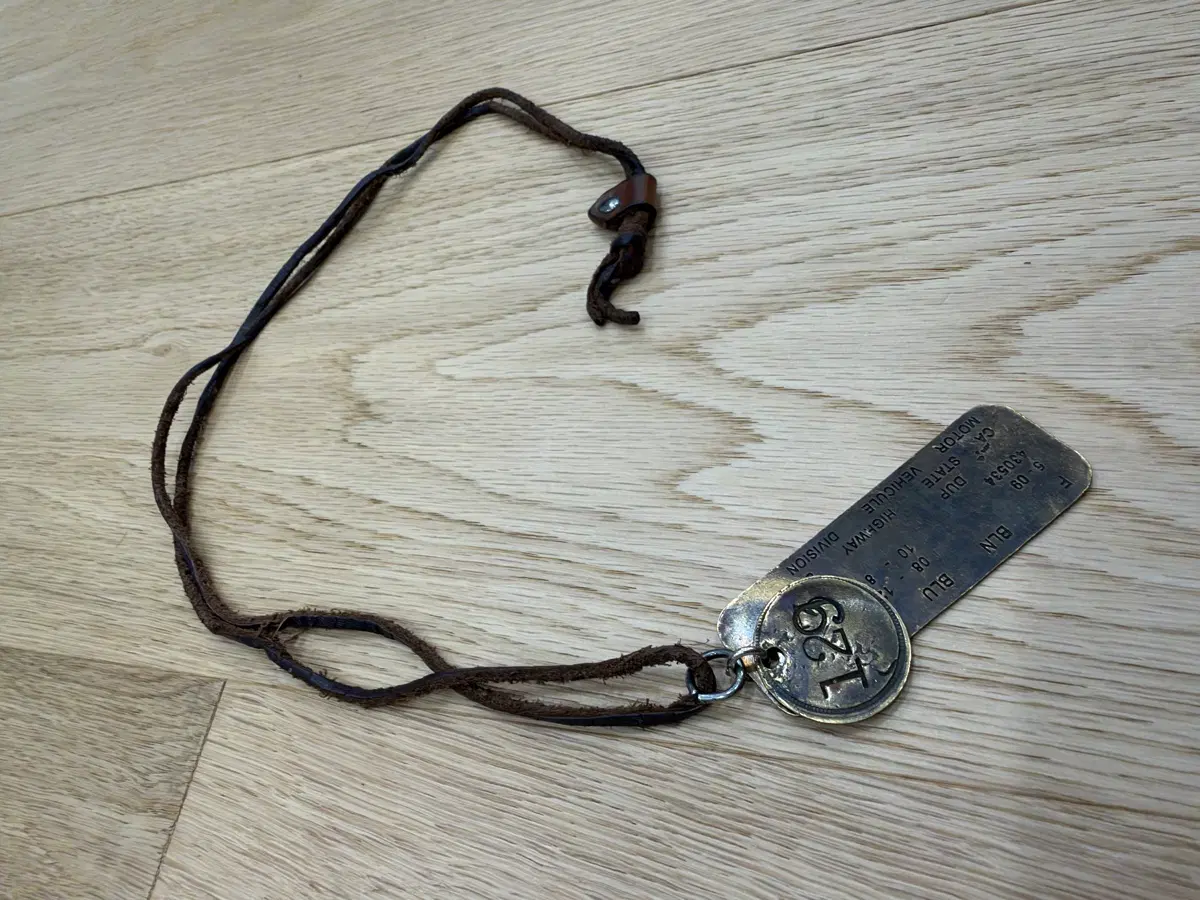 J.AUGUR DESIGN LEATHER NECKLACE