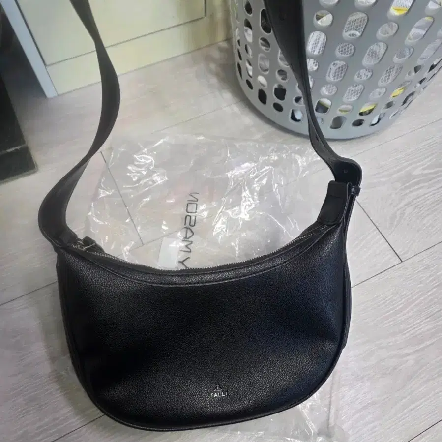 무료배송 탈리 블랙 숄더백 팔아요