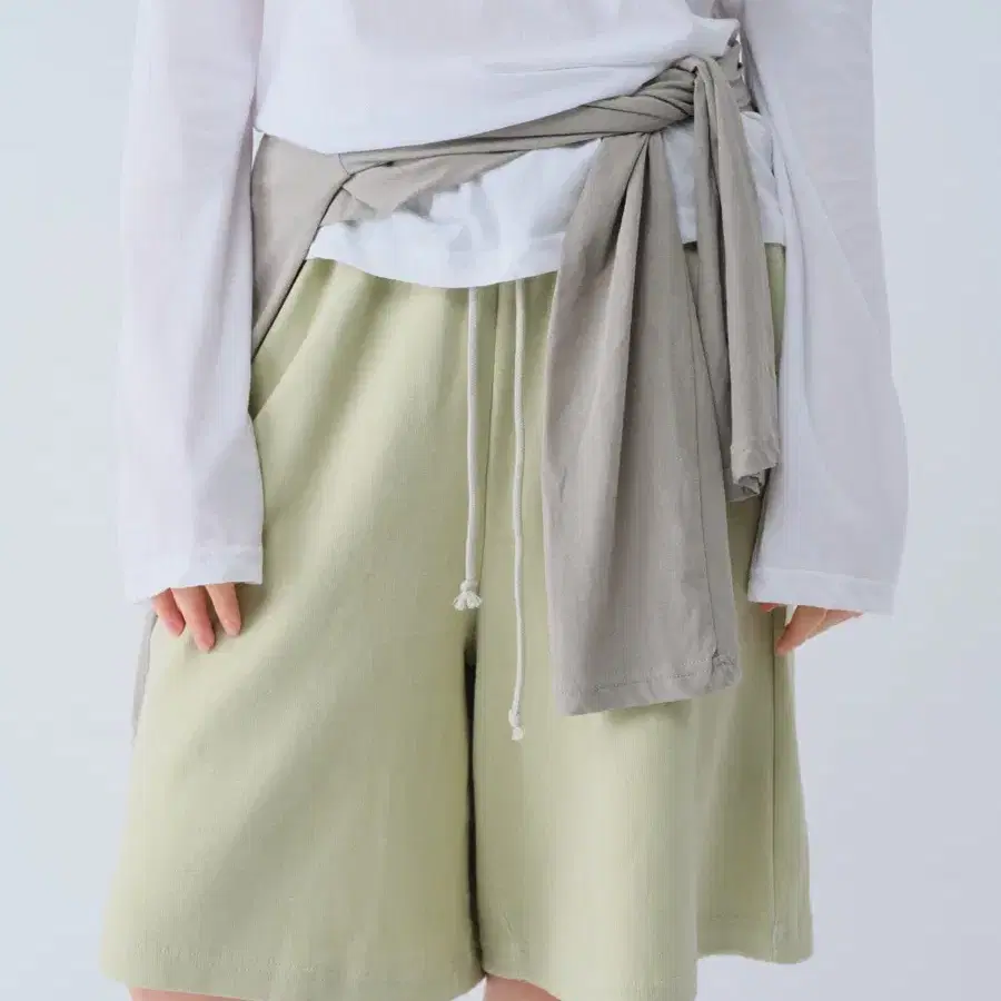캐롤쇼페 PIGMENT HALF PANTS IN PEA SOUP