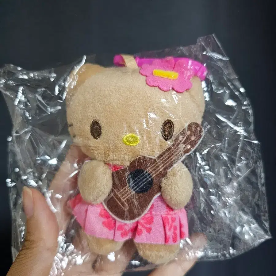 헬로키티 태닝키티 우쿨렐레 인형 키링