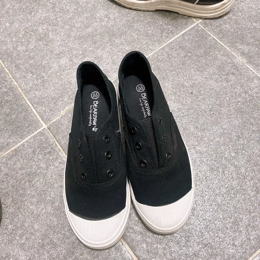 여성신발 운동화 베어파우 Bearpaw 스니커즈 블랙 225