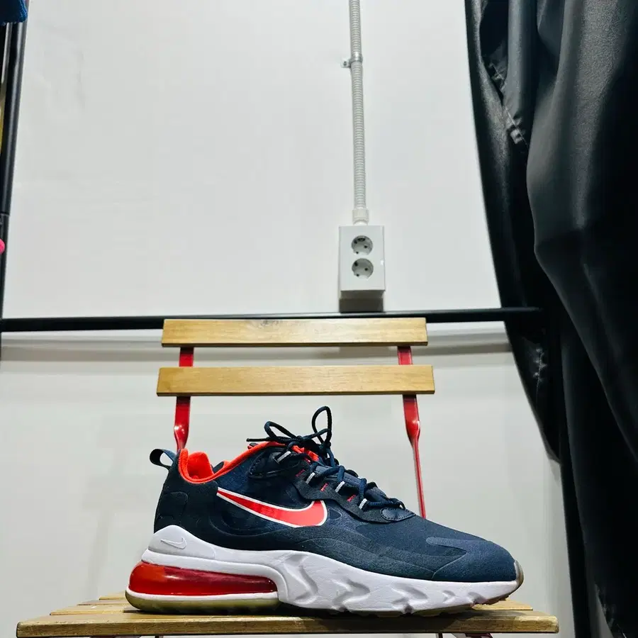 285) 나이키 NIKE 남성 네이비 운동화 에어맥스 270 리액트 스니커즈