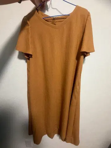 레리안 반팔 무릎 기장 원피스 오렌지에서 브라운 사이 색상