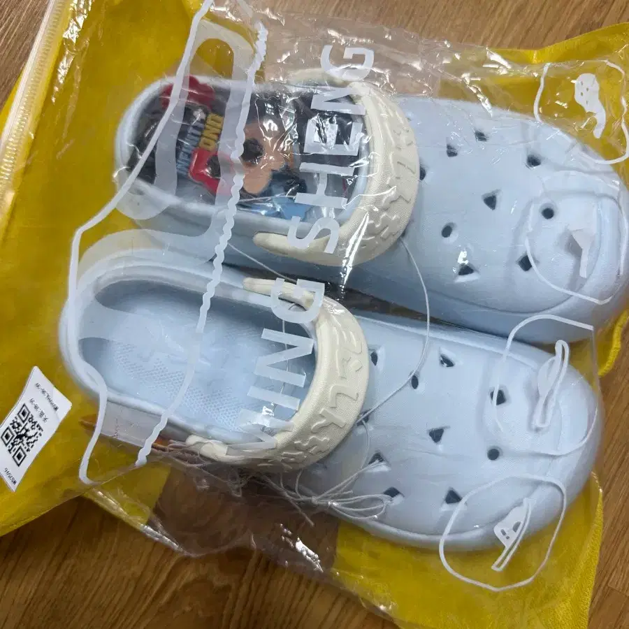 짱구 크록스 새상품