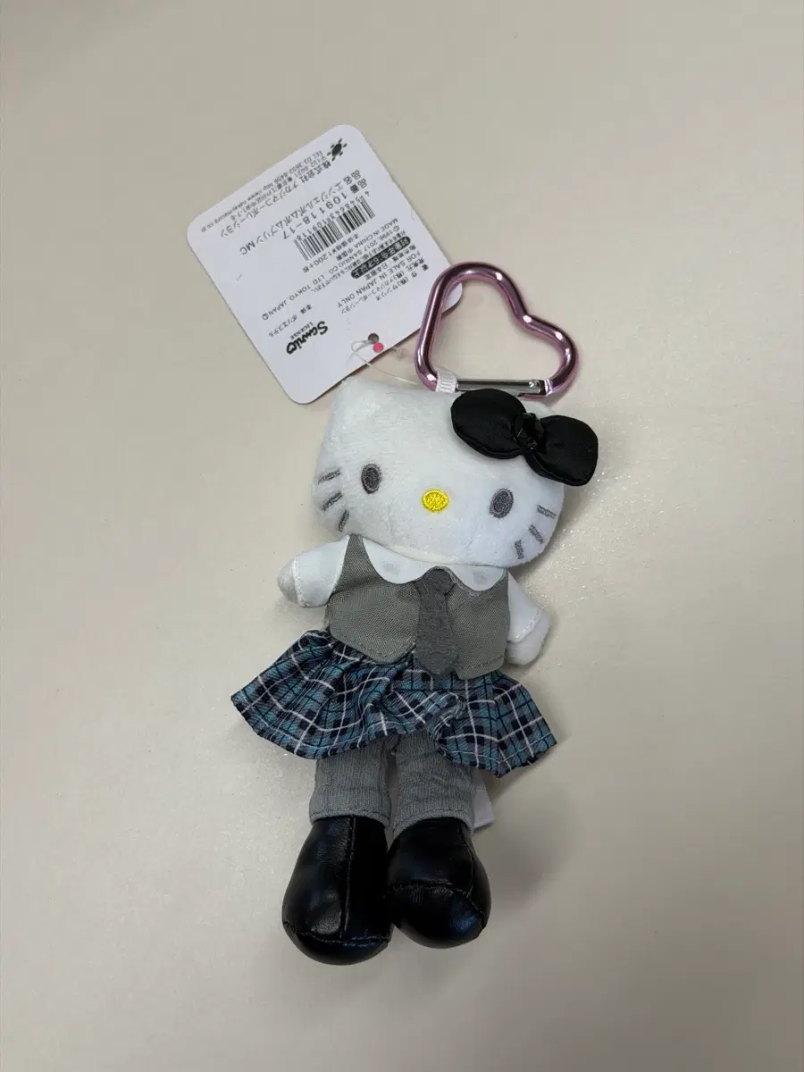 스쿨룩 롱다리 헬로 키티 인형 키링 새상품