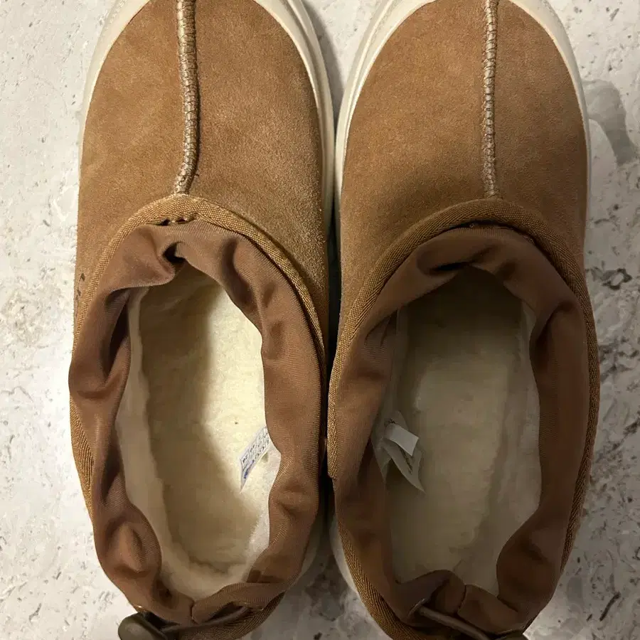 UGG D&K Sheepskin 양털 슬립온
