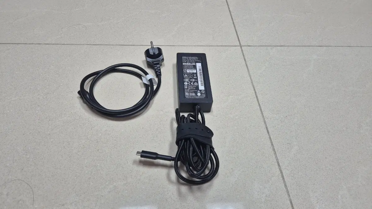 레이저블레이드 C타입 100w 충전기 판매합니다