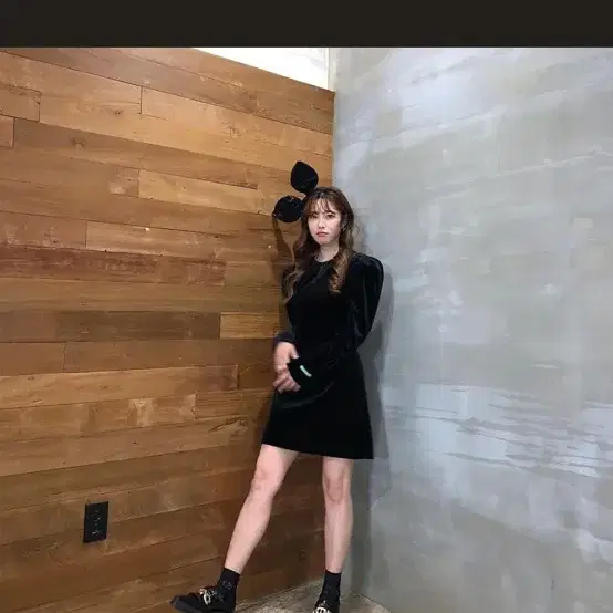 택포. 인스턴트펑크 벨벳 미니 원피스.