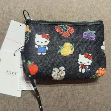 새상품 HELLO KITTY x Ameri PIXEL PATTERN POUCH