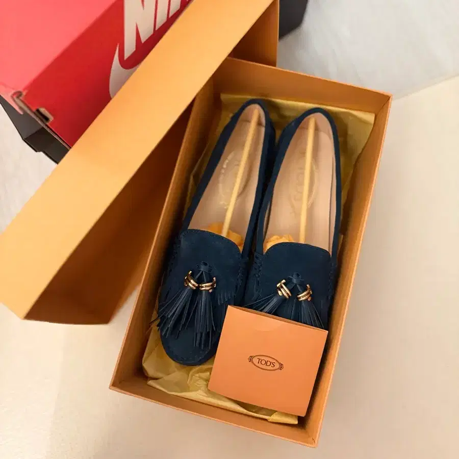 새상품 토즈(TODS) 네이비 스웨이드 로퍼 240