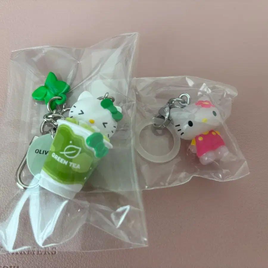 키티 올리브영 보성녹차키링 & 메지루시가챠
