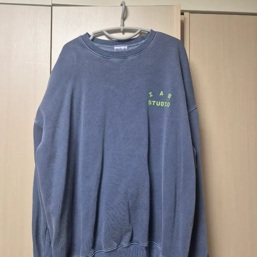 IAB STUDIO 맨투맨