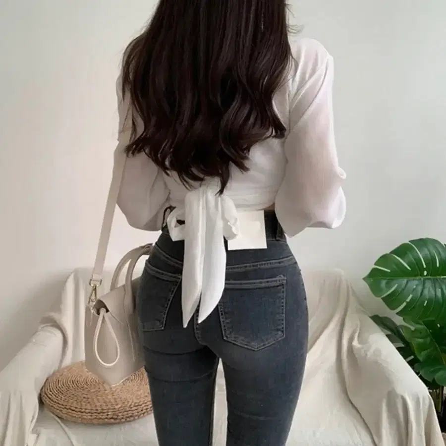 뒷리본 크롭 랩 셔츠