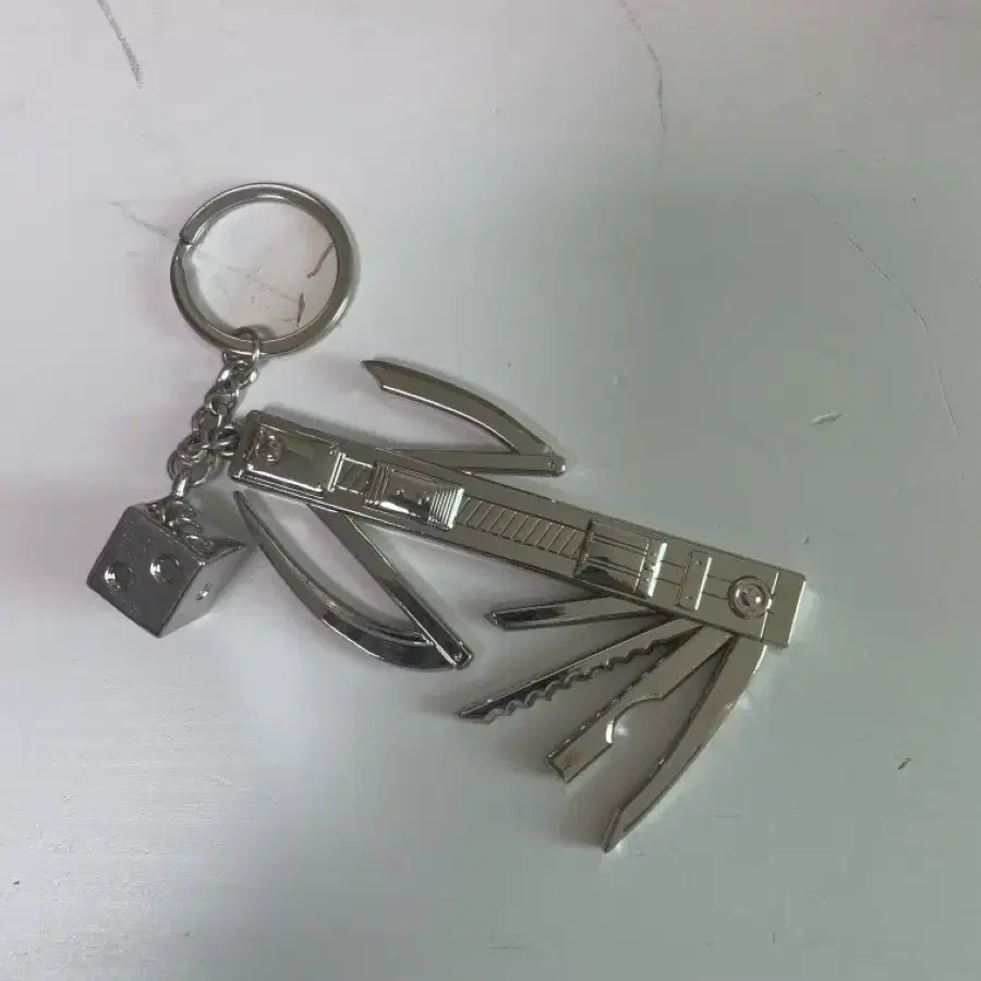 사카데이 나구모 무기 키링