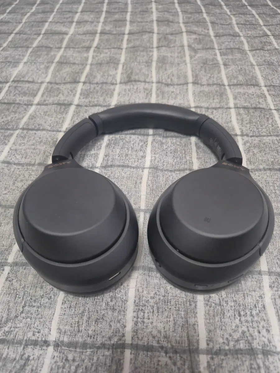 소니 WH-1000XM4 헤드폰 블랙