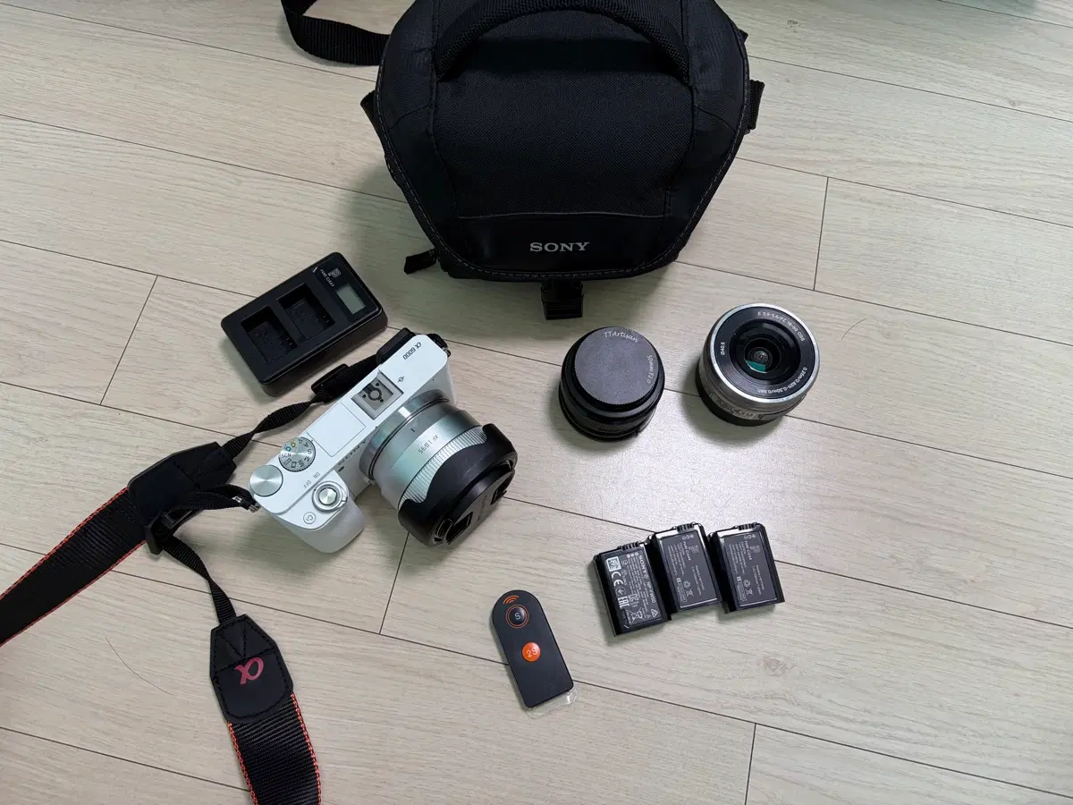 소니 A6000 + 렌즈 3종 풀세트 판매합니다