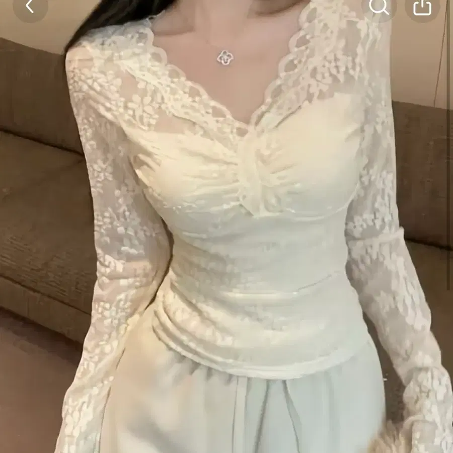 아이보리 레이스 프릴 블라우스 상의 새상품