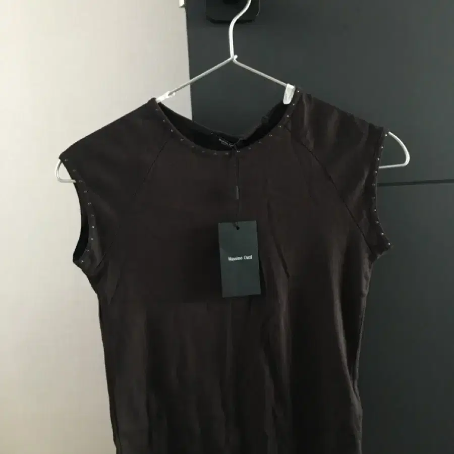 마시모두띠 studded 탑 (브라운)