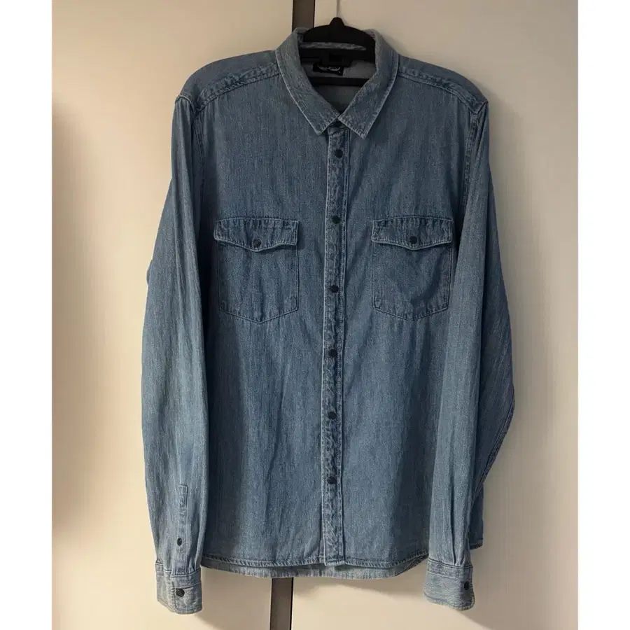 Cheap Monday 칩먼데이 투포켓 데님 셔츠