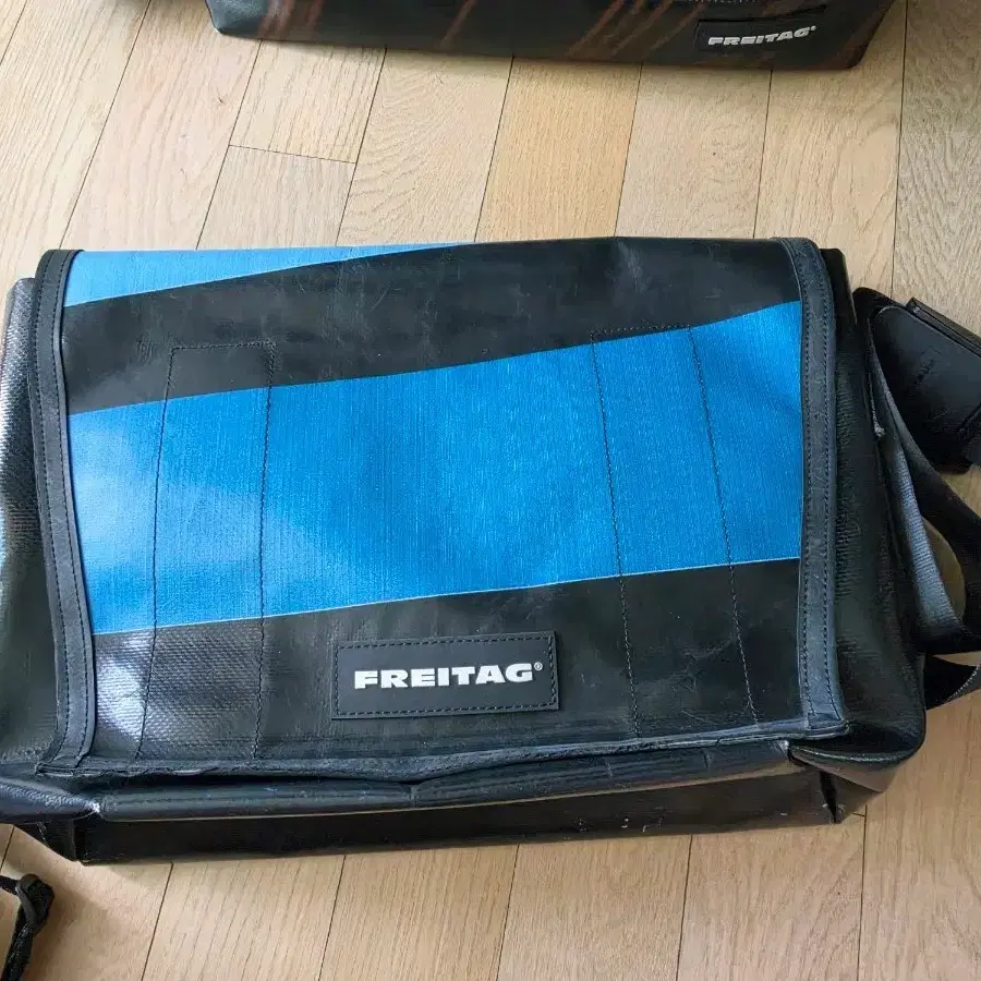 프라이탁 덱스터 검파 민트택 O