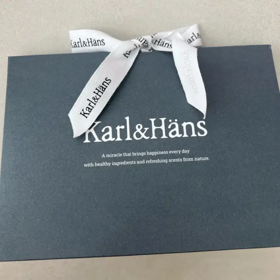 선물가능 칼앤한스 슈퍼모이스처라이징 립밤. 핸드크림