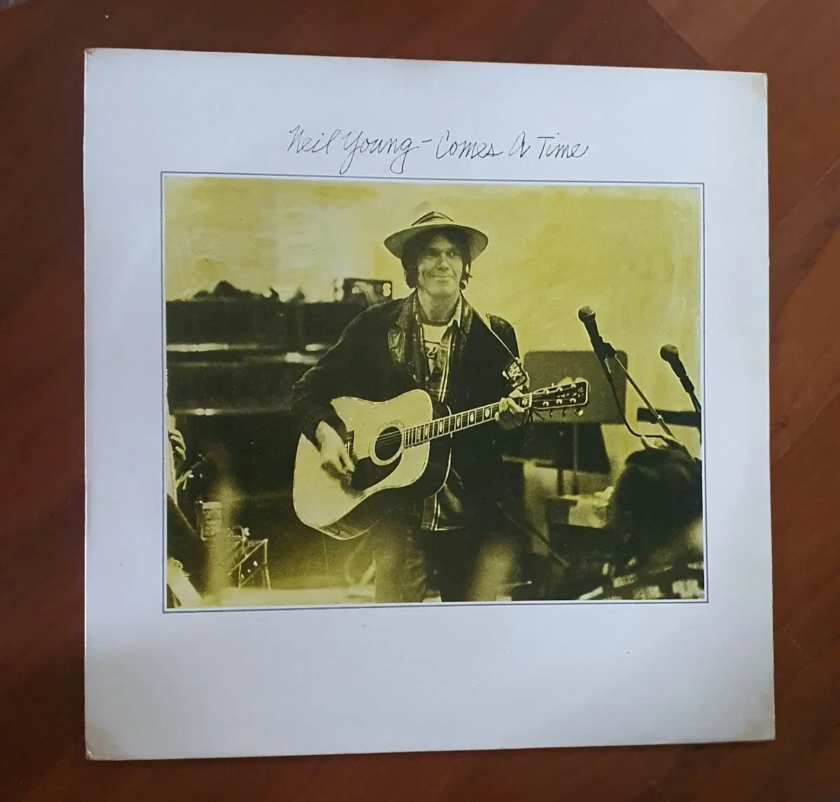 닐영 FourStrongWinds LP.nm