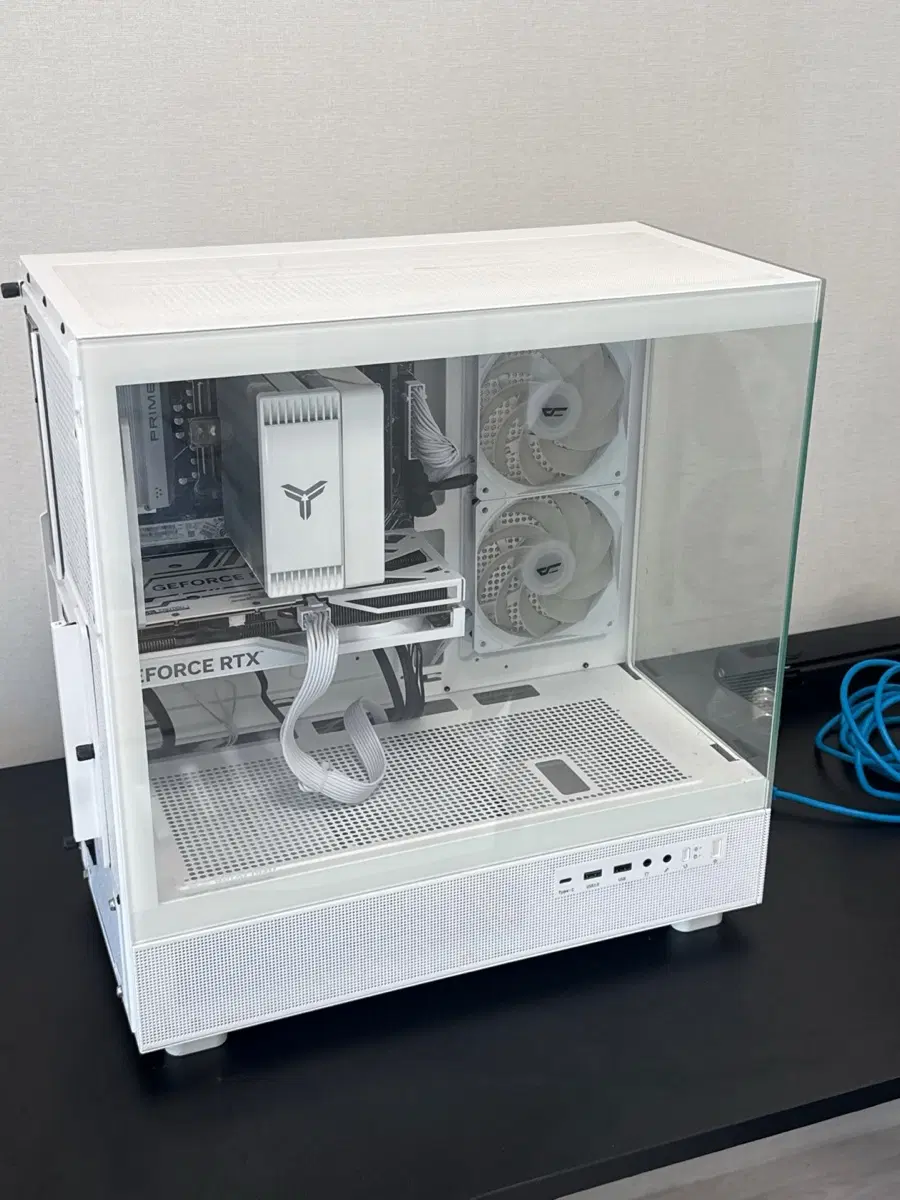 라이젠 7500f, 4060ti 화이트 게이밍 pc